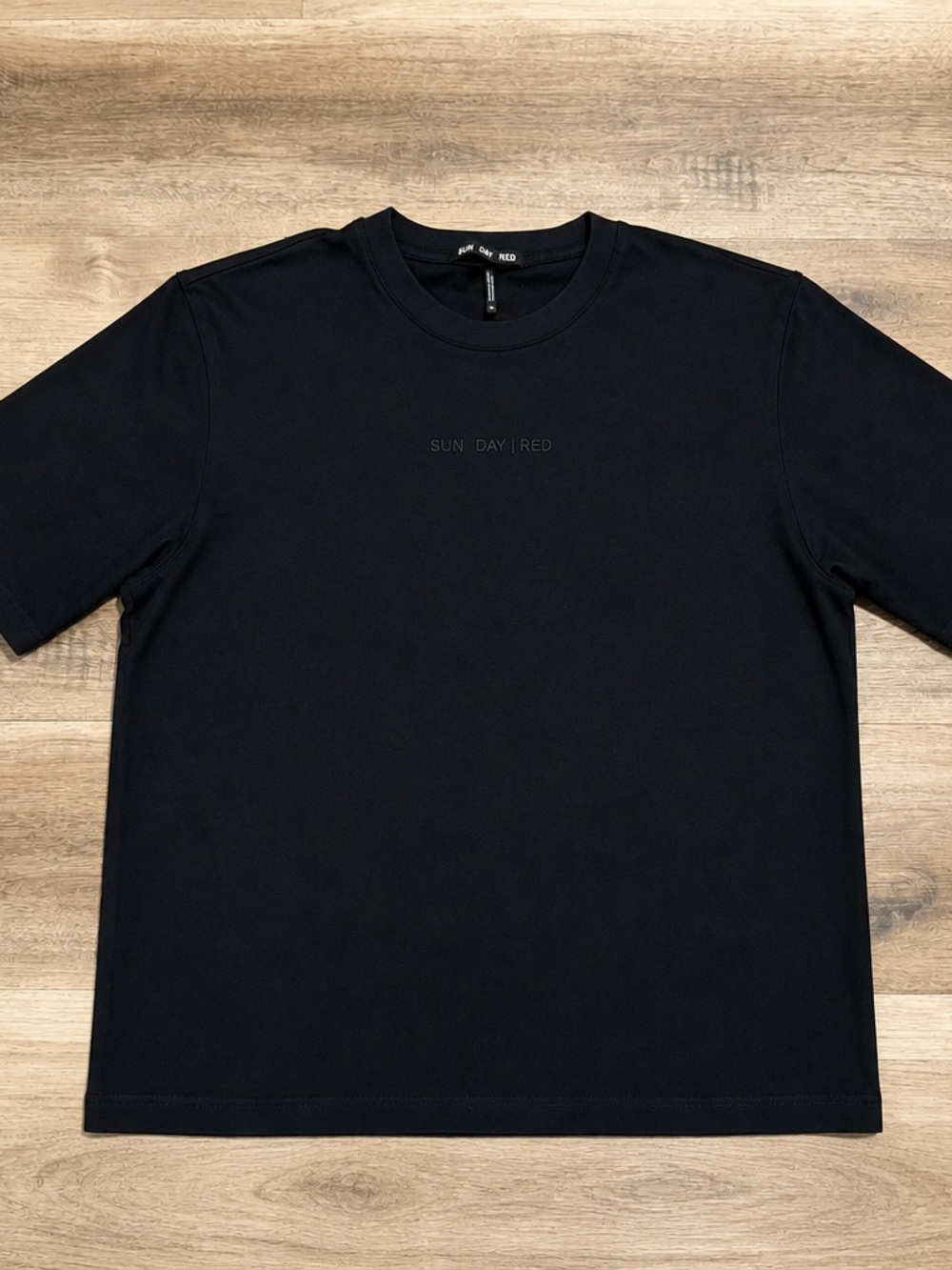 Sun Day Red Tiger Woods Men's Medium T-Shirt Black Embroidered Logo Cotton